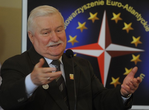 Lech Wałęsa w szpitalu. Lekarze walczą z wysoką gorączką