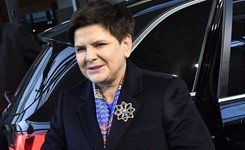 Premier Szydło udaje się do Paryża, spotka się z prezydentem Francji i sekretarzem generalnym OECD