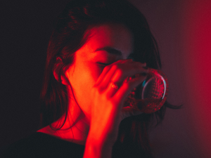 Az alkoholizmus betegség, ami kihat a függő gyermekeire is - érintett nők meséltek édesanyjuk alkoholproblémáiról