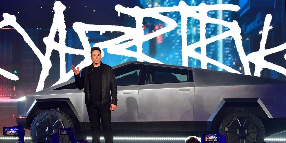 Elon Musk, CEO Tesli, przedstawia Cybertruck, listopad 2019 r. 