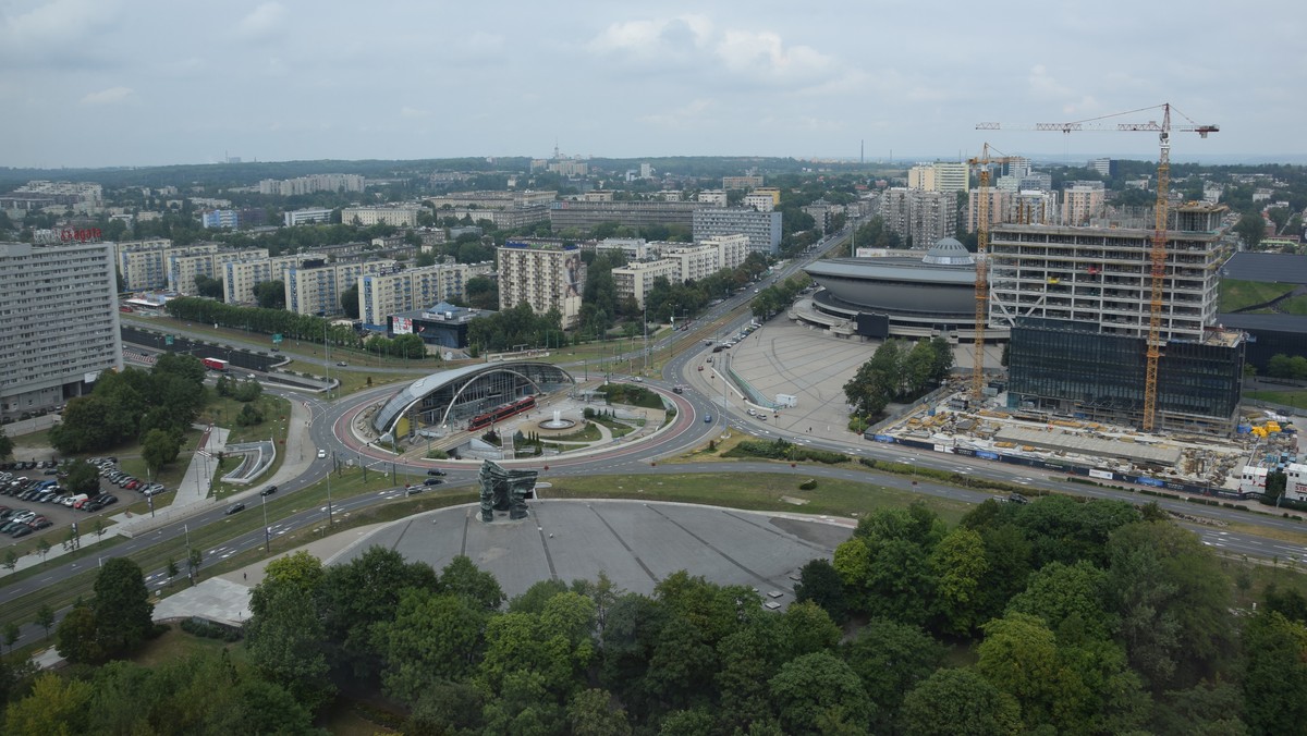 W Katowicach zmieniono nazwy sześciu ulic w pięciu dzielnicach miasta. Zniknęły ulice 9-go Maja, Brunona Jasieńskiego, Leona Kruczkowskiego, Oskara Lange, Włodzimierza Stahla i Lucjana Szenwalda. Nazwy zmieniono w związku z wejściem w życie ustawy dekomunizacyjnej. Jednocześnie władze miasta podtrzymują swoją decyzję co do pozostawienia w przestrzeni publicznej pamiątek po Jerzym Ziętku.