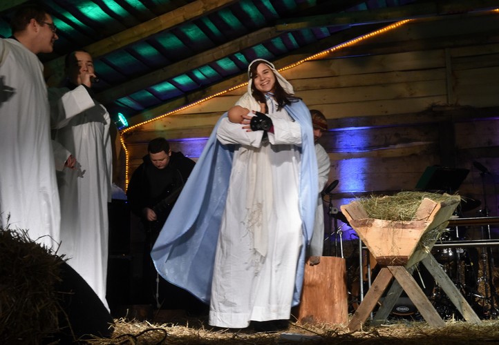 Żywa szopka Ojców Franciszkanów w Krakowie w noc wigilijną 24 bm