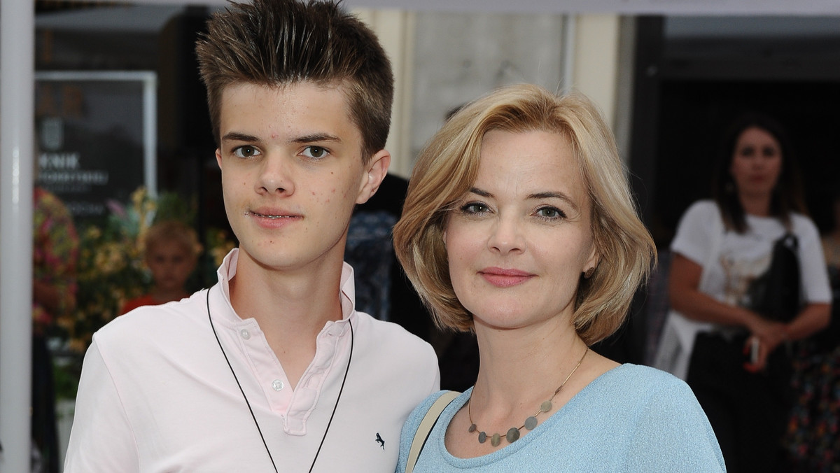Monika Zamachowska nie kryje radości. Jej syn, 16-letni Tomasz Malcolm, zagra w popularnym serialu TVN. Prowadząca program "Pytanie na śniadanie" ujawniła przy okazji, ile nastolatek zarobił za grę w produkcji.