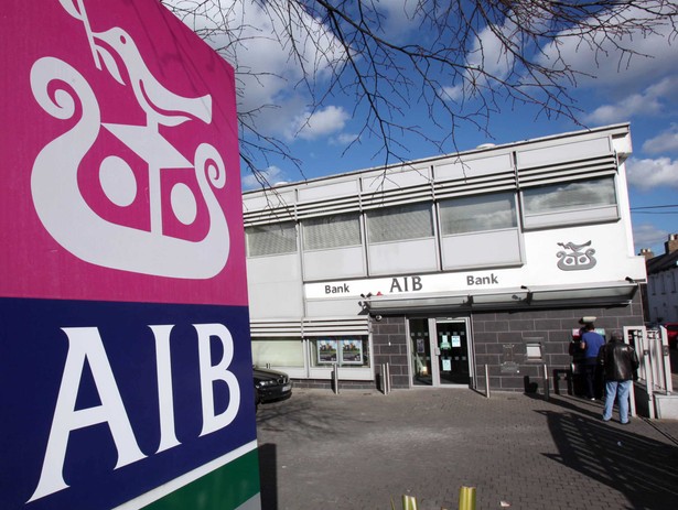 Bank Allied Irish (AIB) został w czwartek faktycznie znacjonalizowany. Sąd na posiedzeniu za zamkniętymi drzwiami zgodził się, by rząd wpompował w niego dalsze 3,7 mld euro z pieniędzy podatników.