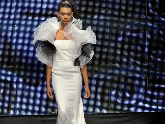 Pokaz kolekcji Teresy Rosati na Beverly Hills Fashion Festival