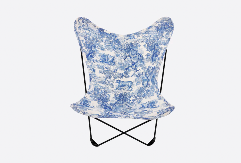 Schmetterling-Aussenstuhl aus der «Dioriviera»-Kollektion mit «Toile de Jouy»-Muster von Dior Maison für 2200 Franken.