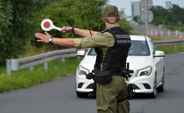 Dramat na polskiej granicy. Służby nie wpuszczają rodzin ubiegających się o status uchodźcy