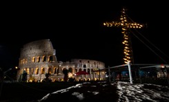 Krzyż niesiony przez rodziny ukraińską i rosyjską? Ambasada Ukrainy kwestionuje ideę Watykanu