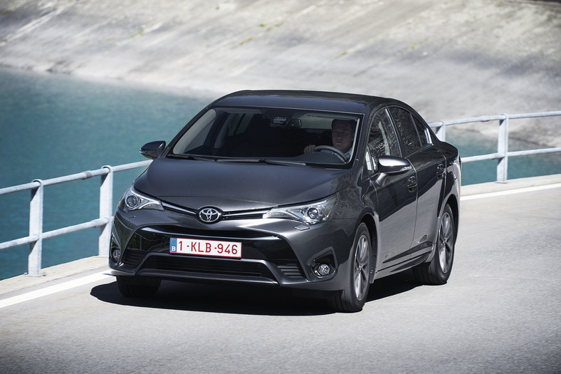 Toyota: wyprzedaż rocznika 2015
