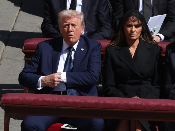 Donald i Melanija Tramp na sahrani pape Franje