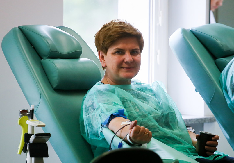 Beata Szydło podkreślała, że wakacje to trudny czas dla stacji krwiodawstwa - wtedy bowiem honorowi krwiodawcy wyjeżdżają na urlopy.