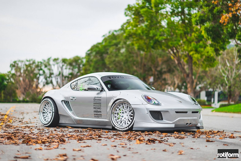 Porsche Cayman – nisko i szeroko