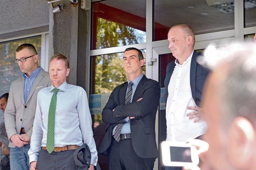 Ispred Fakulteta političkih nauka