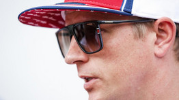 Durván végződött a Forma-1 szabadedzése: lángba borult Räikkönen autója