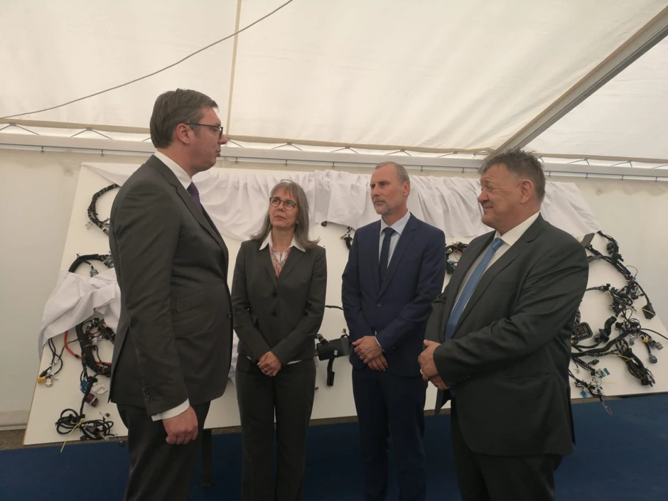 Vučić sa čelnim ljudima "Leonija" i "Mercedesa"