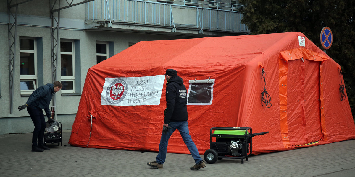 Pierwsi wyleczeni w Łódzkiem pacjenci opuścili szpital 