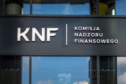 Dwie kolejne firmy na liście ostrzeżeń KNF. W tym właściciel domeny kantor.pl