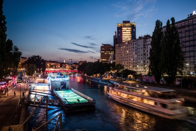 Kolejny pomysł na pozbycie się imigrantów. Pieniądze i samoloty