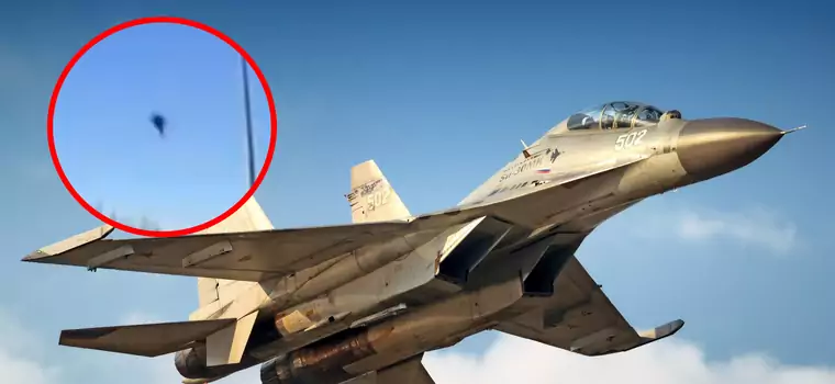 Rosyjski Su-30 spadł jak kamień. Myśliwiec wyglądał niczym kamikadze