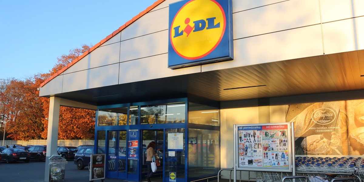 Lidl zdecydował się na stopniowe wycofanie ze sprzedaży w swoich sklepach wyrobów tytoniowych.