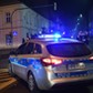 adiowóz policyjny przed jedną z kamienic policja bomby