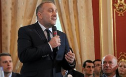 Schetyna tłumaczy, dlaczego jest w polityce. "By zrobić ją przyzwoitą, w tym nieprzyzwoitym świecie"