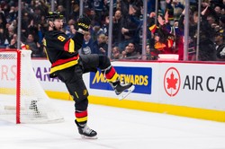 J.T. Miller 700. mecz w lidze NHL uczcił zwycięskim golem