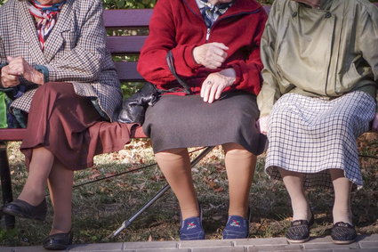 Polscy emeryci zadłużeni na miliardy. Polują na "chwilówki"