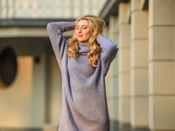 Ciepłe sukienki - jak je nosić, żeby dobrze wyglądać?