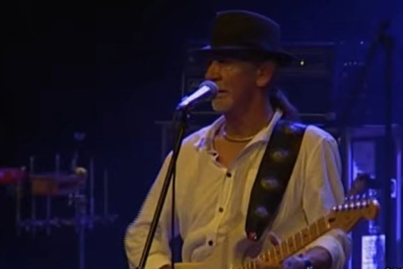 "SVET JE DANAS MNOGO TIŠI BEZ NJEGOVOG GLASA" Preminuo bivši pevač Santane: Pre dve nedelje održao poslednji koncert