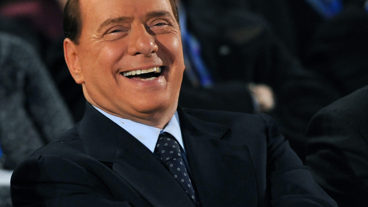 Dwa miesiące po rozłamie w centroprawicowej włoskiej koalicji premier Silvio Berlusconi wygłosi w środę, w dniu swych 74. urodzin, przemówienie na temat priorytetów jego rządu. Głosowanie nad tą informacją połączył z wotum zaufania dla jego gabinetu.