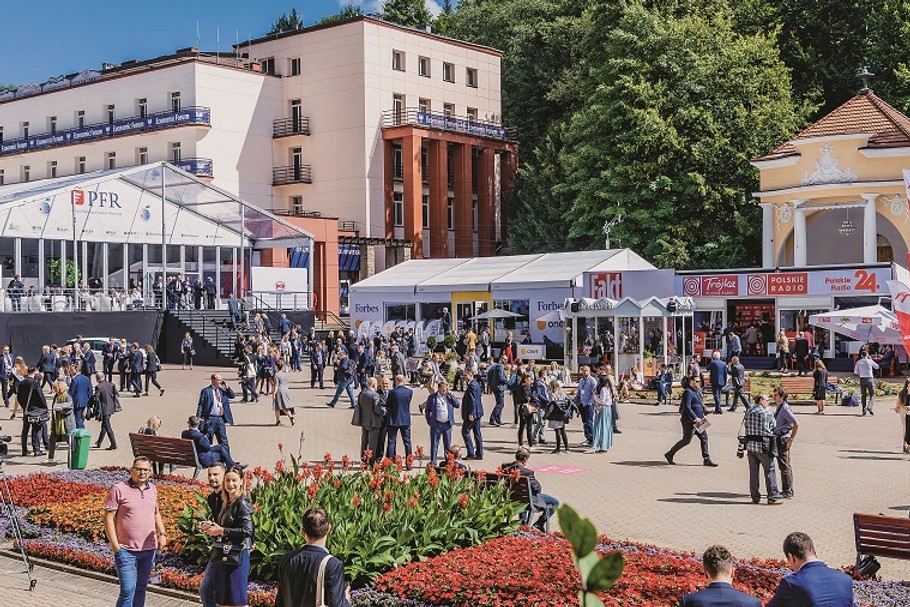 Sercem Forum Ekonomicznego jest krynicki deptak ze Starym Domem Zdrojowym i Pijalnią Główną. W zeszłym roku tu właśnie znajdował się pawilon „Forbesa”. W tym roku będzie on kawałek dalej. Byle tylko pogoda i zdrowie dopisały...  