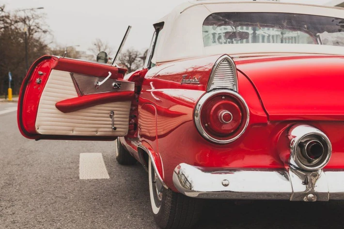 Ford Thunderbird 1955. Cena wywoławcza: 140 000 zł