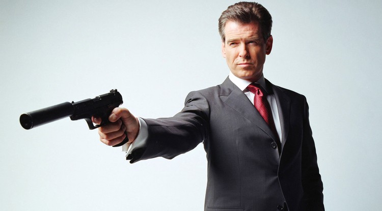 Pierce Brosnan, mint James Bond.