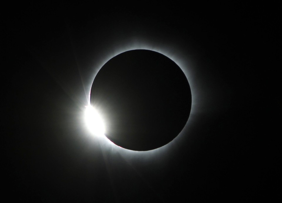 epaselect INDONESIA SOLAR ECLIPSE (Solar eclipse in Central Sulawesi, Indonesia)