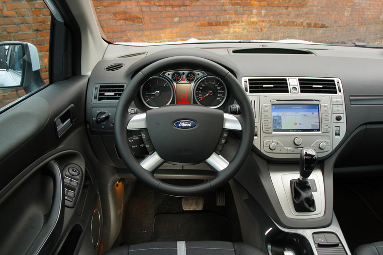 Ford Kuga: sportowy SUV z automatem