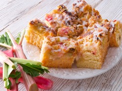 Ciasto z rabarbarem siostry Anastazji. Ten składnik wzbogaci jego smak