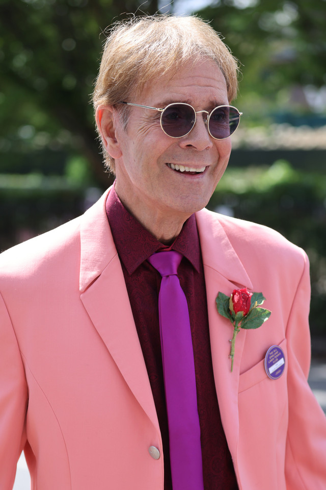 Wokalista Cliff Richard w drodze na finał Wimbledonu