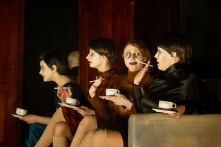 Damy nadęte własną pychą. „Dziewice i mężatki”