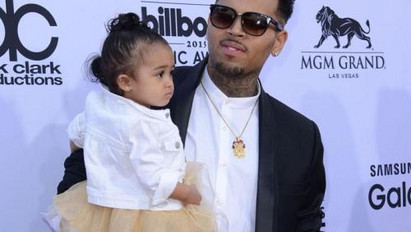 Még gyermekének anyja sem bízik Chris Brownban