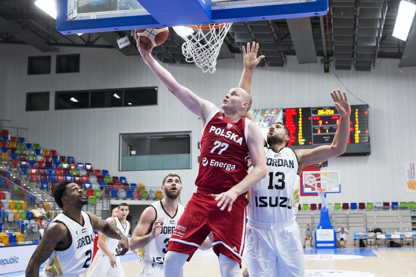 Polscy sportowcy muszą uważać nie tylko na parkiecie, ale także poza nim.  Organizatorzy turnieju przestrzegają bowiem przed jedzeniem mięsa poza hotelem