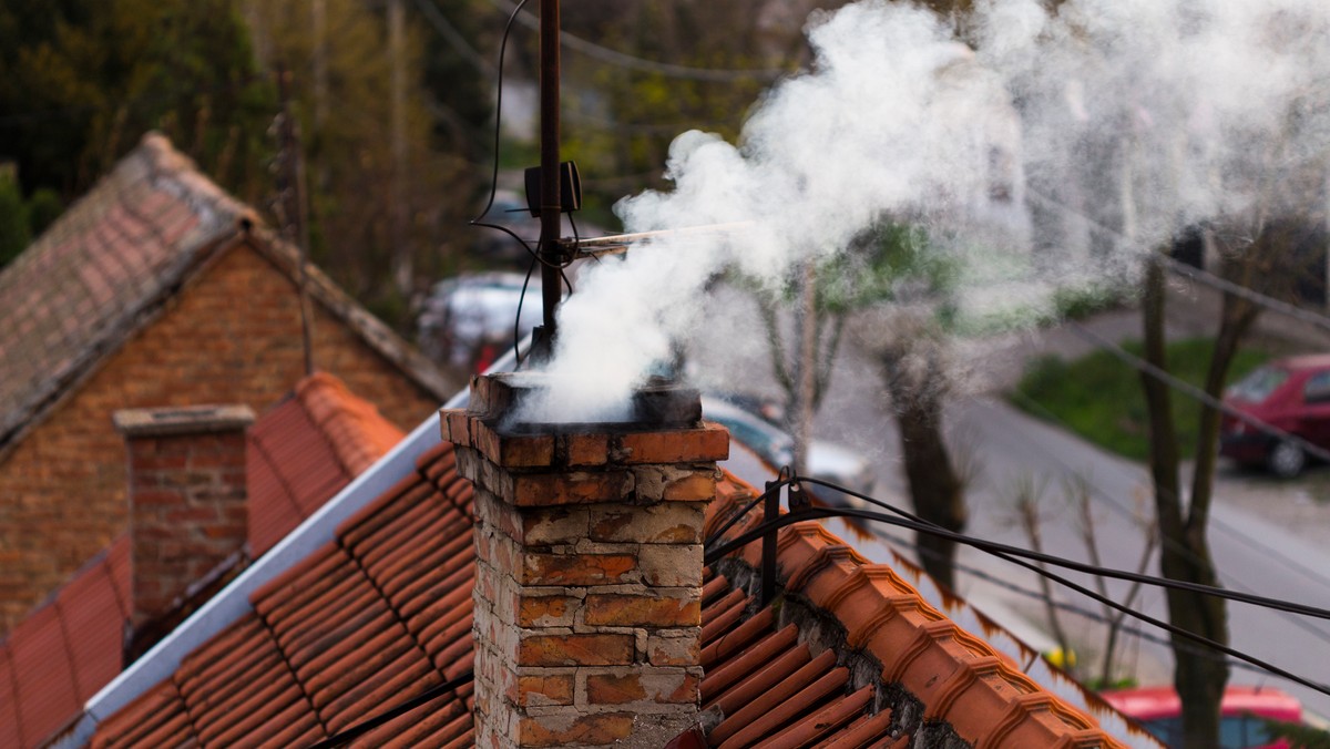 Sosnowiec chce sprawdzić skuteczność elektrofiltrów na kominach domów. Miasto chce pozyskać kilkanaście takich urządzeń, które mają pomóc w walce ze smogiem. Jeśli się sprawdzą, mieszkańcy miasta będą mogli liczyć na dopłaty do ich zakupu.