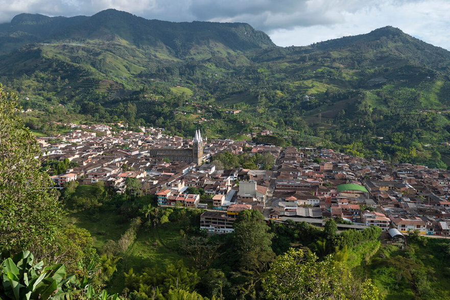 Kolumbia to dla nas kolor zielony - zielone są wzgórza, drzewa i roślinność tak na wsi, jak i w miastach