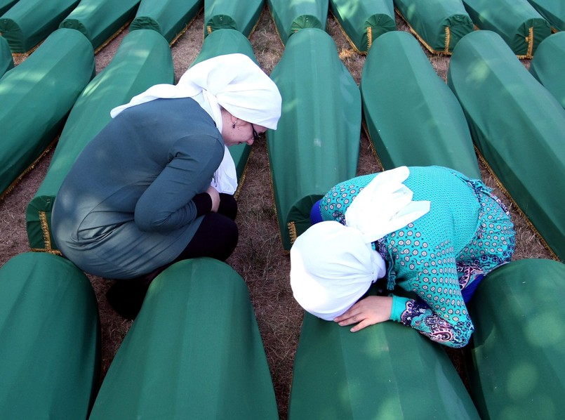Każdego roku na cmentarzu w centrum memorialnym Potoczari odbywa się uroczysty pochówek szczątków znalezionych w zbiorowych mogiłach i zidentyfikowanych w ciągu ostatniego roku. Do tej pory pochowano 5 137 ofiar
