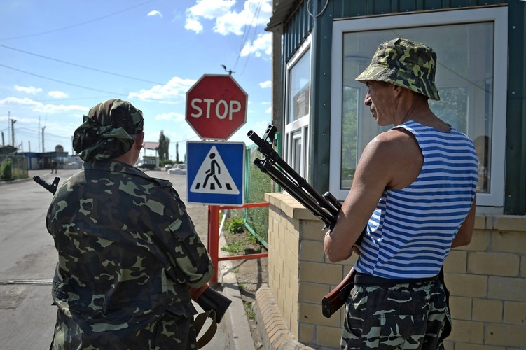 Posterunek separtystów niedaleko Ługańska na wschodzie Ukrainy