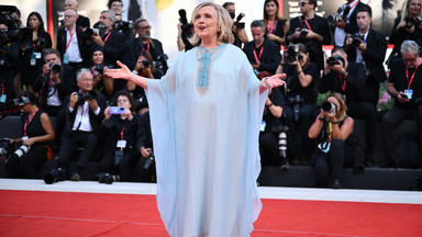 Hillary Clinton na Festiwalu Filmowym w Wenecji. Trudno uwierzyć, że ma 74 lata! 