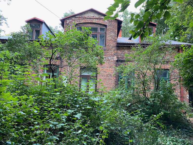 Dom w stylu dworkowym w Milanówku przed remontem