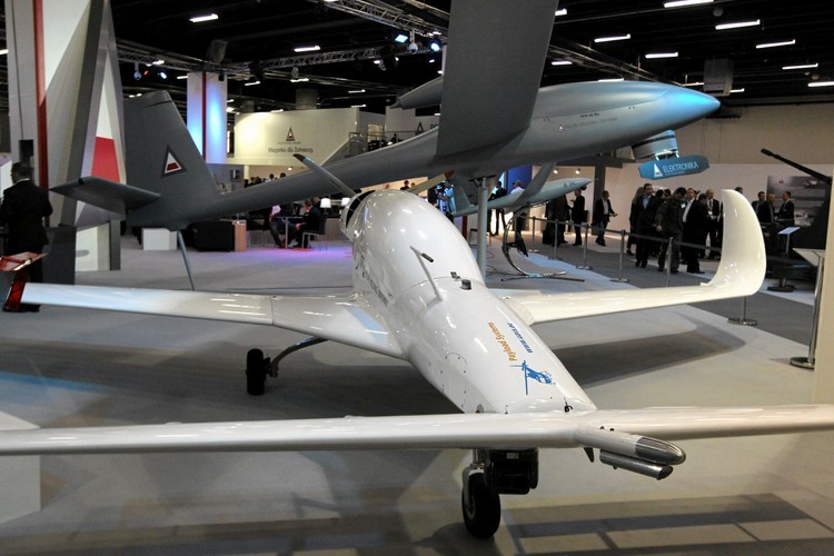 Samolot bezzałogowy. 02.09.2013 Kielce. Międzynarodowy Salon Przemysłu Obronnego (MSPO) w Centrum Targowym Kielce. Fot. Jarosław Kubalski / Agencja Gazeta