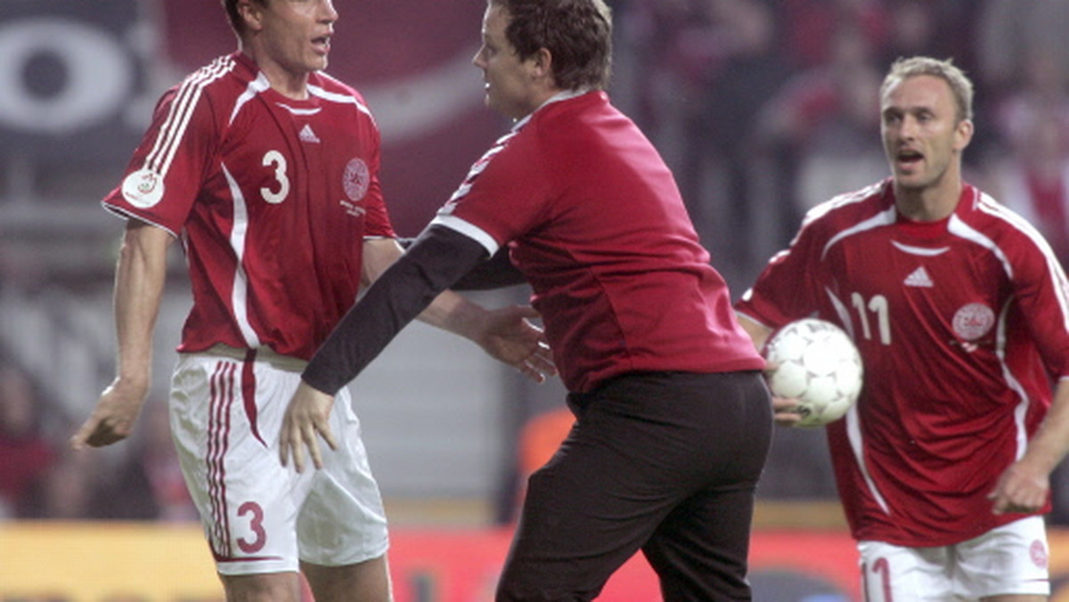 Duński kibic, który w czerwcu 2007 roku zaatakował sędziego powodując przerwanie meczu międzynarodowego, zapłaci blisko 1,7 mln koron (ok. 250 tys. euro) odszkodowania krajowej federacji piłkarskiej - postanowił we wtorek sąd apelacyjny w Kopenhadze.