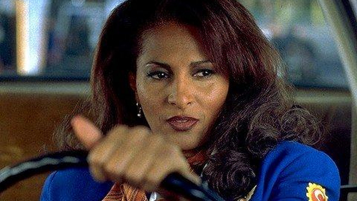 Powiększa się obsada film kung-fu zatytułowanego "The Man With The Iron Fist", za którego kamerą stanie raper RZA. Pam Grier, aktorka kina klasy B znana z głównej roli w "Jackie Brown" Quentina Tarantino, właśnie ujawniła poprzez Twittera, że wystąpi w tej epickiej produkcji.